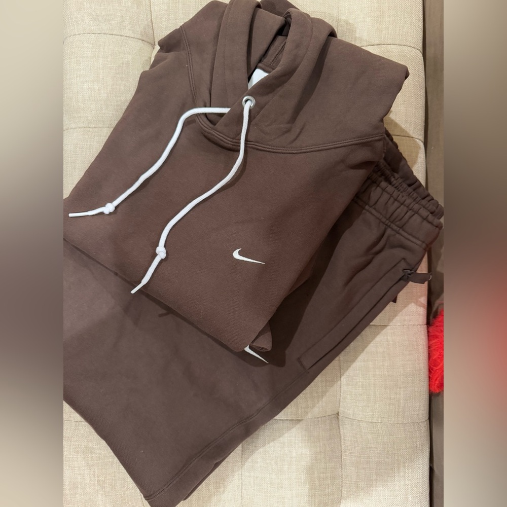 Brand new Nike sweatsuit